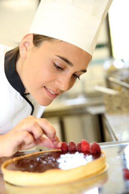 pasta yapma eğitim okulda kız