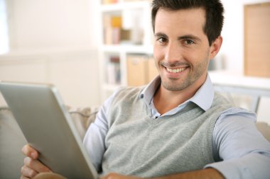 adam websurfing tablet ile internet üzerinde