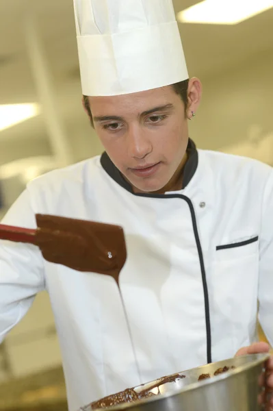 Student making cake — Stock Photo, Image