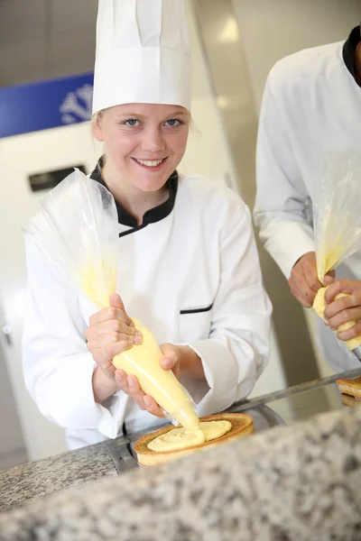 Pastelaria cozinheiro estudante menina — Fotografia de Stock
