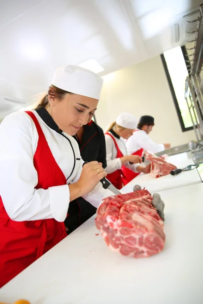 Estudiantes en carnicería curso de formación —  Fotos de Stock