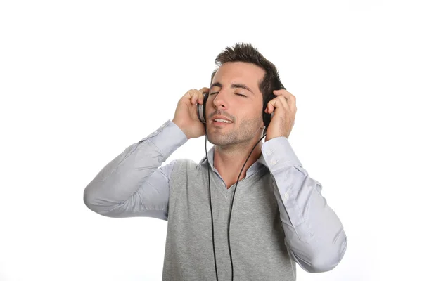 Człowiek relaksujący z odtwarzaczem muzyki — Zdjęcie stockowe