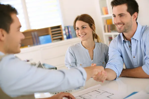 Couple meeting construction planner — Stock Photo, Image