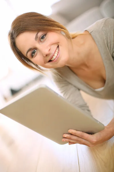 Girl websurfing on internet with tablet — Stock Photo, Image