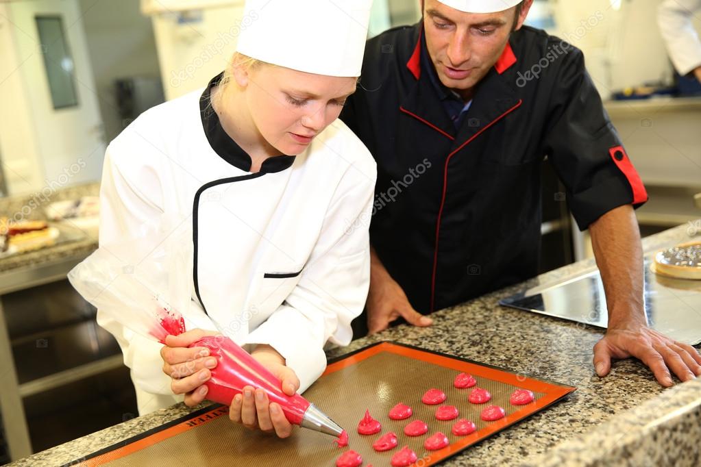 Student in pastry making cookies