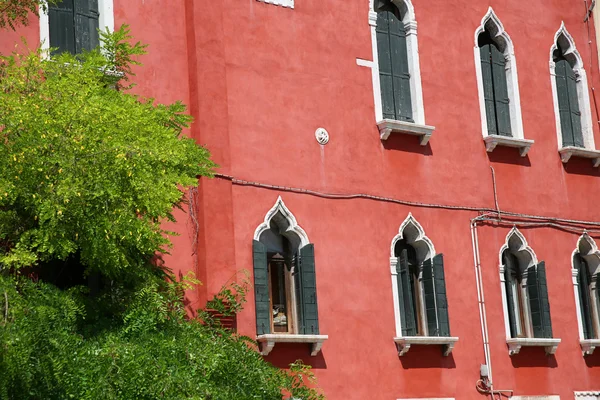 Kleurrijke gebouwen in Venetië — Stockfoto