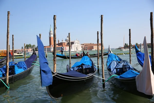 Gondolas in front of San Giorgio Maggiore island — Stock Photo, Image