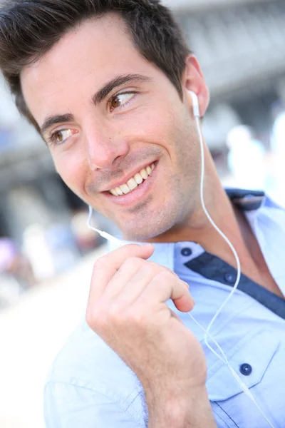 Guy talking on the phone with handsfree — Stock Photo, Image