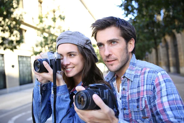 Fotógrafos disparando en la escena de la ciudad —  Fotos de Stock