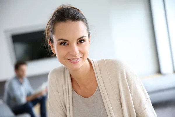 Woman relaxing in living-room — Stock Photo, Image