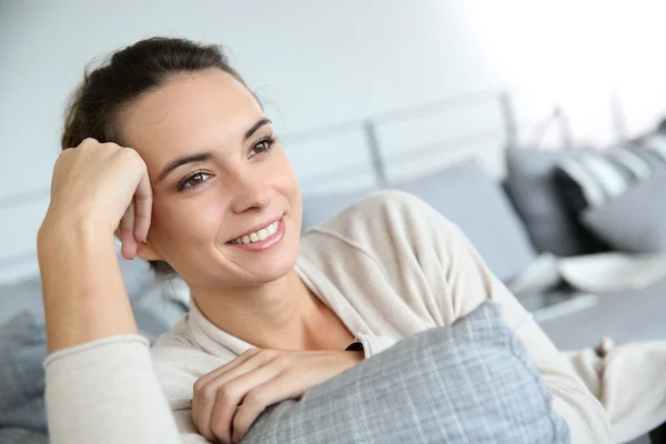 Woman relaxing in living-room — Stock Photo, Image