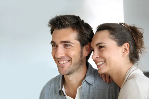 Pareja mirando hacia su futuro — Foto de Stock