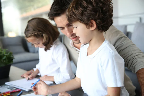 Daddy having fun with kids drawing — Stock Photo, Image