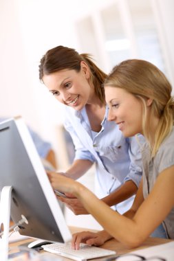 Kadınlar Office birlikte çalışma