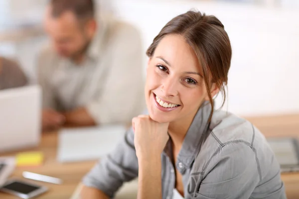 Woman attending business training class — Stock Photo, Image