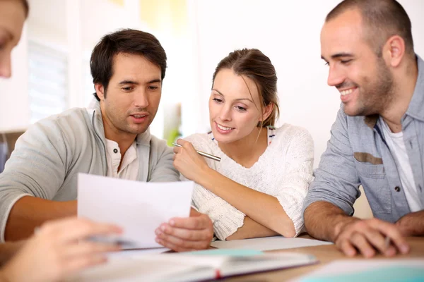 Business people working on project — Stock Photo, Image