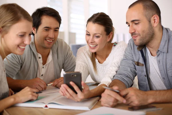 Business people using smartphone — Stock Photo, Image