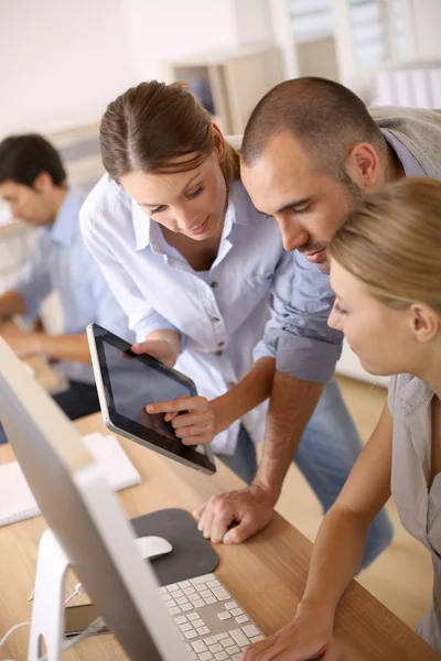 People working on project in office — Stock Photo, Image