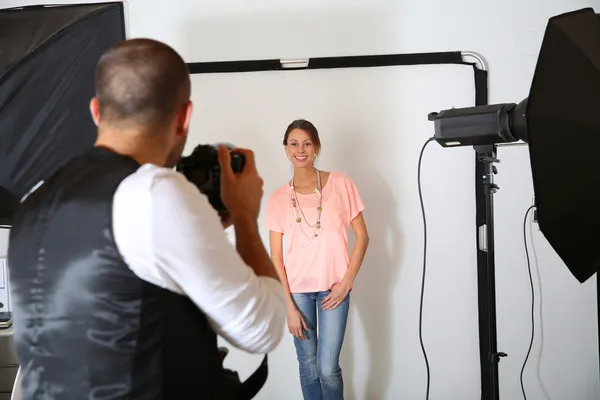 Photographer shooting model in studio — Stock Photo, Image