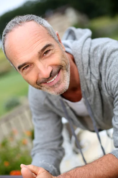 Senior man in countryside — Stock Photo, Image