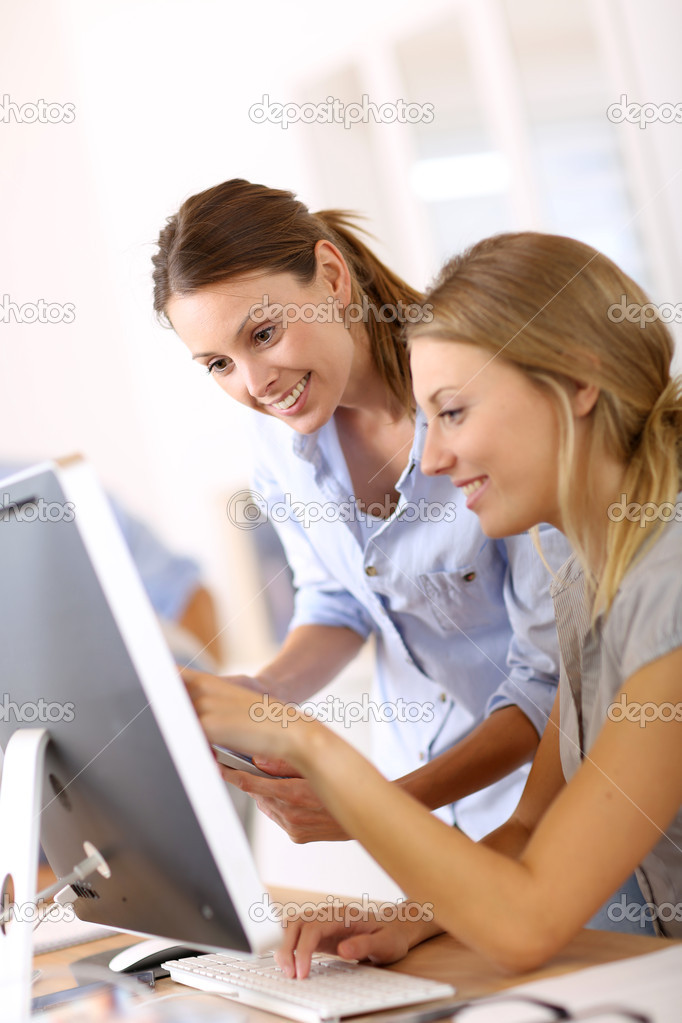 Women in office working together