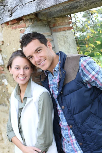 Couple choisissant le mode de vie rural — Photo