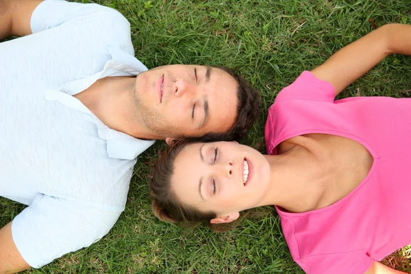 Couple resting in grass — Stock Photo, Image