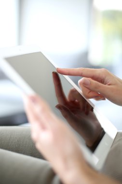 el dijital tablet üzerinde kayan