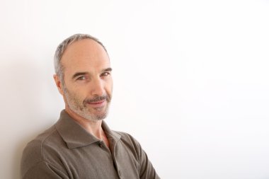 50 yaşında bir adam.