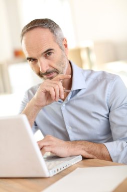 çalışan üst düzey iş adamı