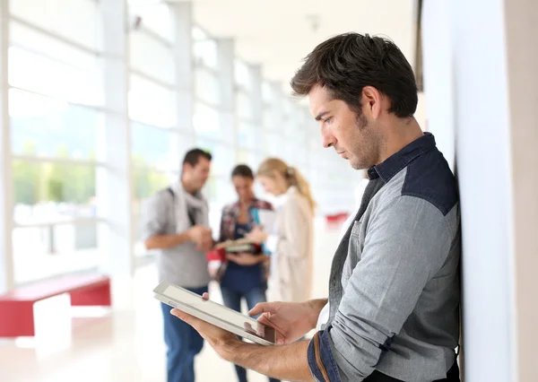 Student met Tablet PC — Stockfoto