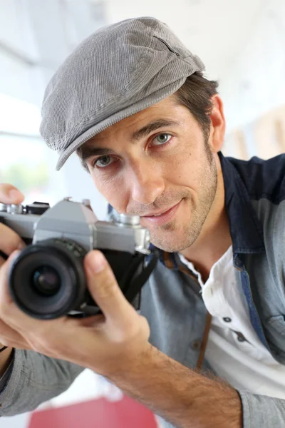 Fotografo con macchina fotografica — Foto Stock