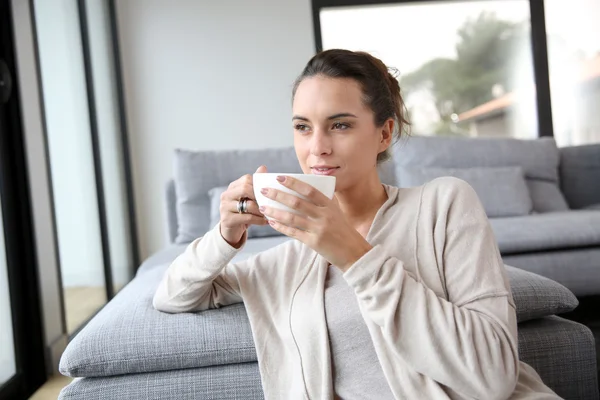 Pretty woman with tea — Stock Photo, Image