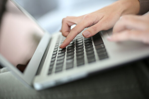 ручная типизация на компьютере
