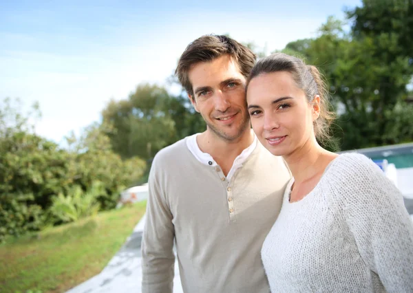 Coppia sorridente — Foto Stock