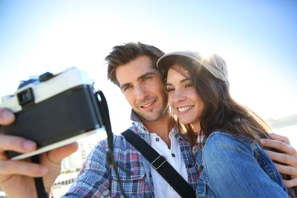 Сouple taking picture — Stock Photo, Image