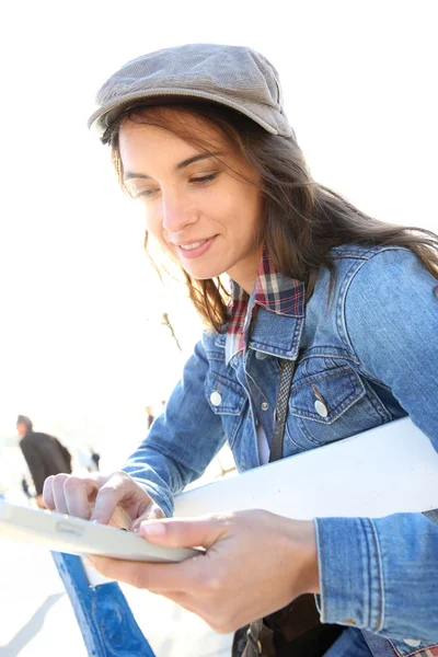 Girl connected to internet — Stock Photo, Image