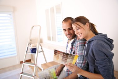 Couple choosing color for walls clipart