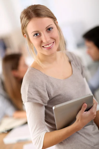 Estudante com tablet — Fotografia de Stock