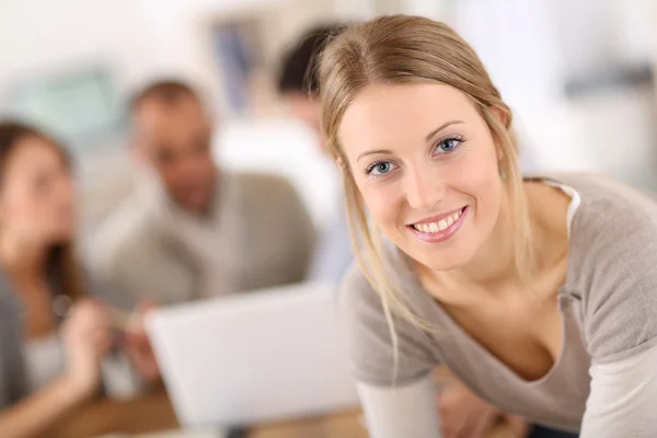 Estudante sorrindo — Fotografia de Stock