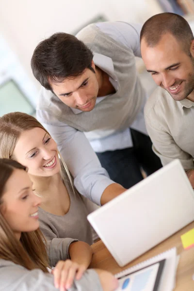 Business people with laptop — Stock Photo, Image