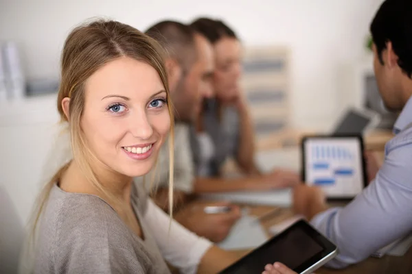 Junge Geschäftsfrau — Stockfoto