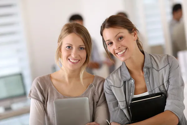 Student girls doing internship — Stock Photo, Image