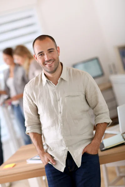 Joven hombre de negocios — Foto de Stock