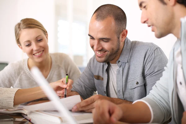 People in college studying — Stock Photo, Image