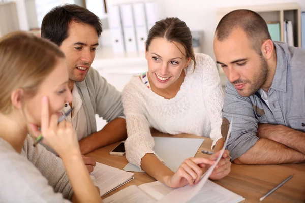 Businesspeople in office — Stock Photo, Image