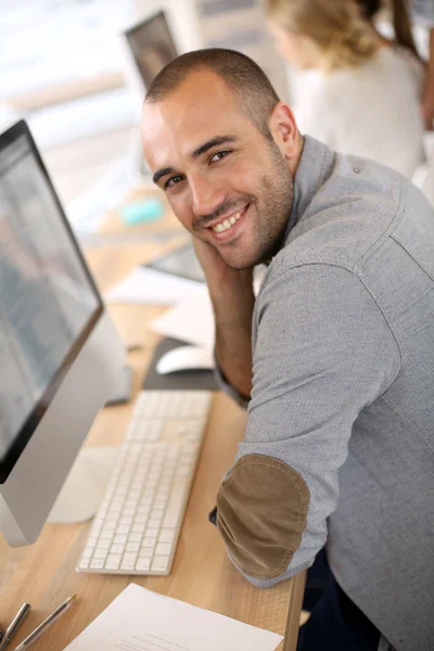 Trabajador de oficina — Foto de Stock