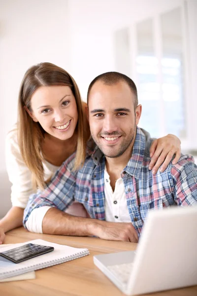 Cheerful couple calculating savings — Stock Photo, Image