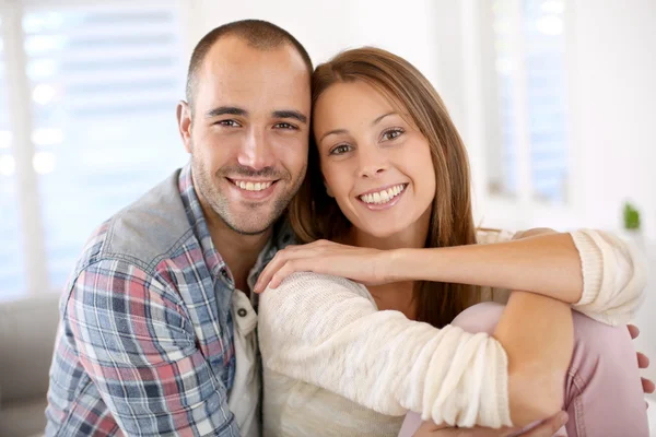 Smiling couple in love — Stock Photo, Image