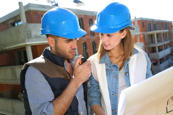 Ingénieurs en construction — Photo